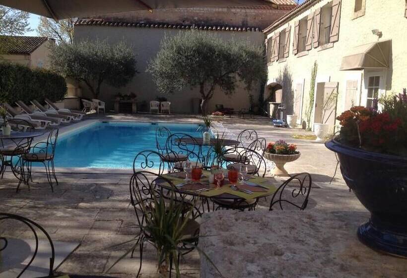 호텔 Hôtel Les Magnanarelles