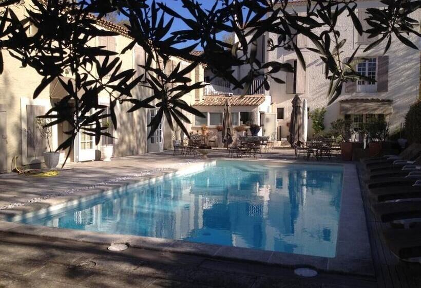 호텔 Hôtel Les Magnanarelles