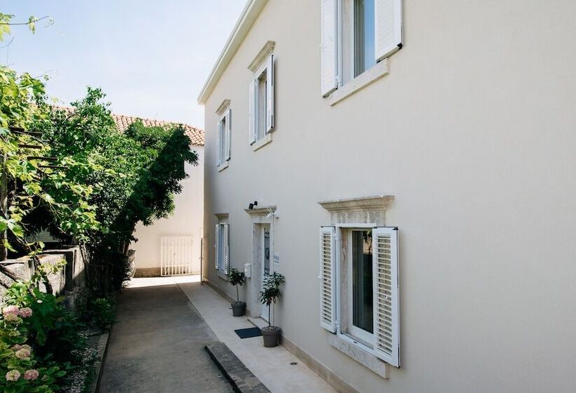 בית מלון כפרי Kala Luxurys By Duhomes