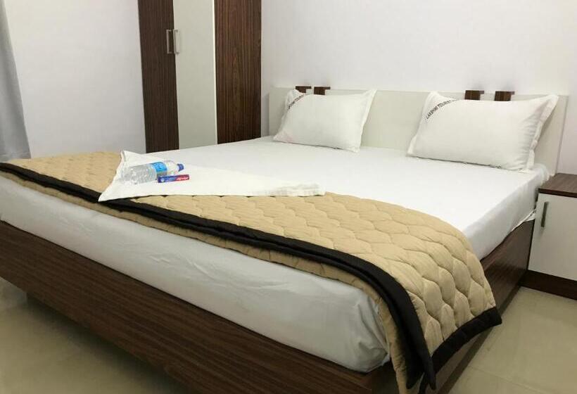 فندق Lakshmi Tourist Home