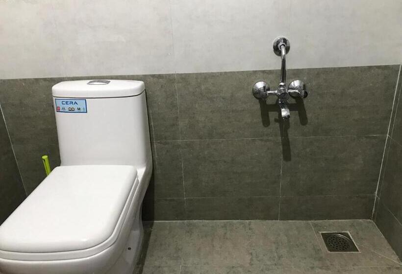 فندق Lakshmi Tourist Home