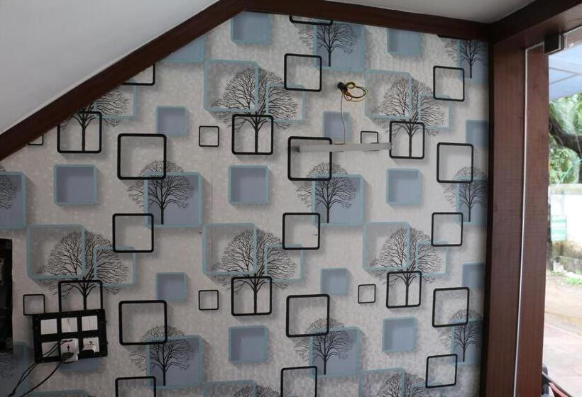 فندق Lakshmi Tourist Home