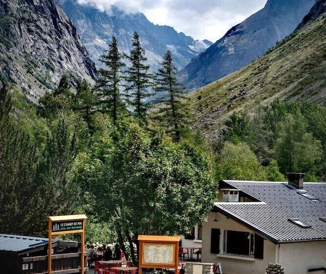בית מלון כפרי Le Champ De Pin