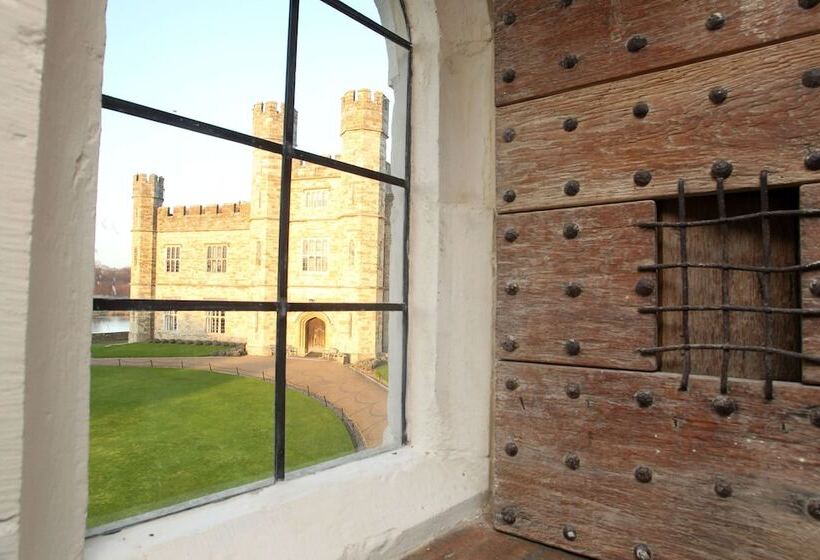 Отель Maidens Tower B&b