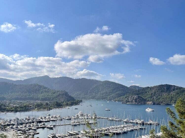 Отель Marimare Beach & Bungalow