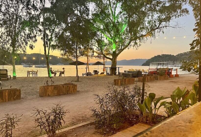 Отель Marimare Beach & Bungalow