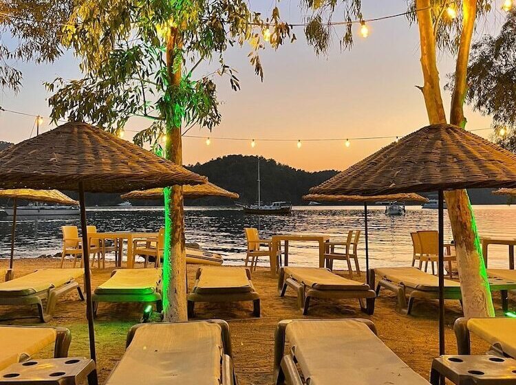 Отель Marimare Beach & Bungalow