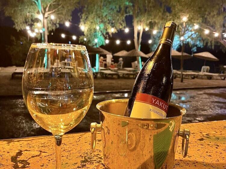 Отель Marimare Beach & Bungalow