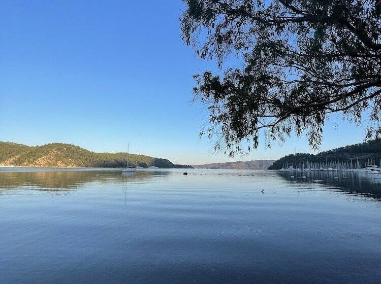 Отель Marimare Beach & Bungalow