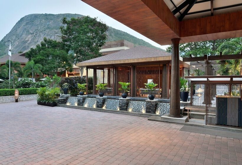 בית מלון כפרי Mulberry Shades Bengaluru Nandi Hills, A Tribute Portfolio Resort