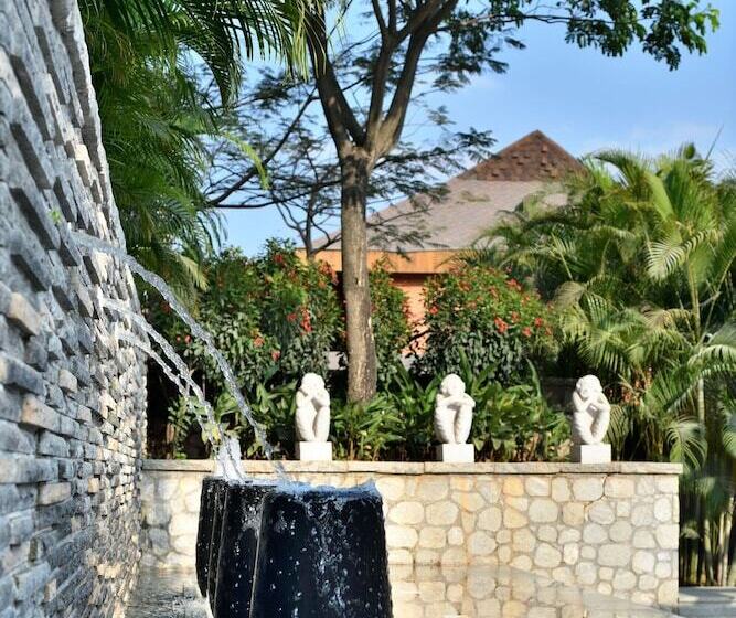 בית מלון כפרי Mulberry Shades Bengaluru Nandi Hills, A Tribute Portfolio Resort