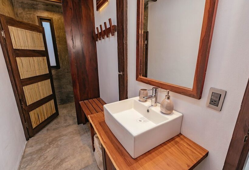 هتل Nahouse Jungle Lodges