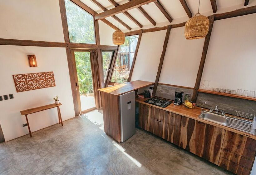 هتل Nahouse Jungle Lodges