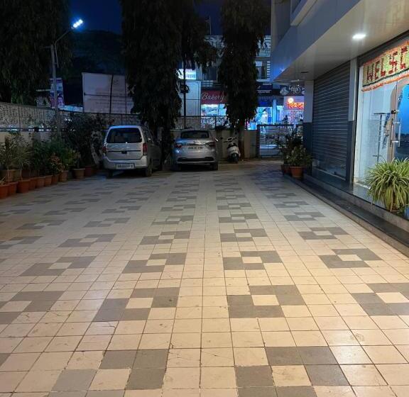 فندق Niraj International