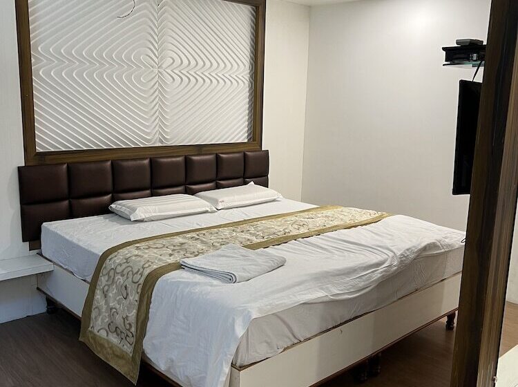 בית מלון כפרי Niraj International