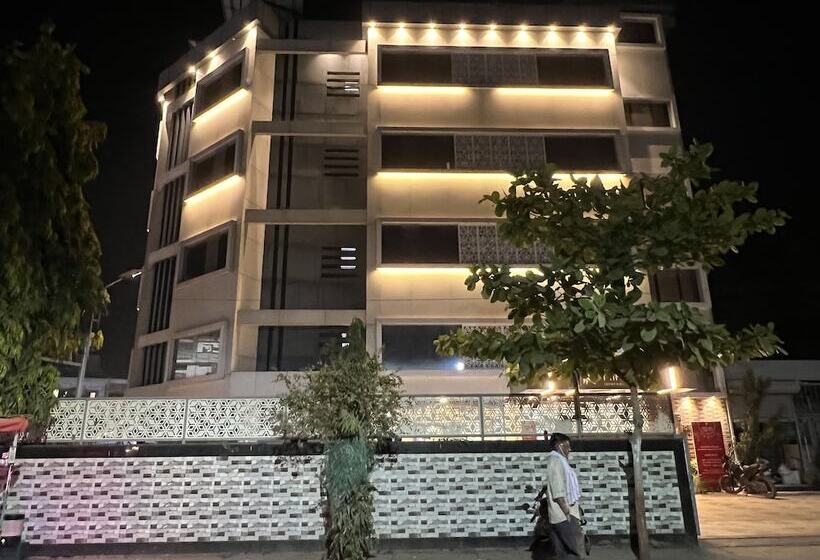 בית מלון כפרי Niraj International