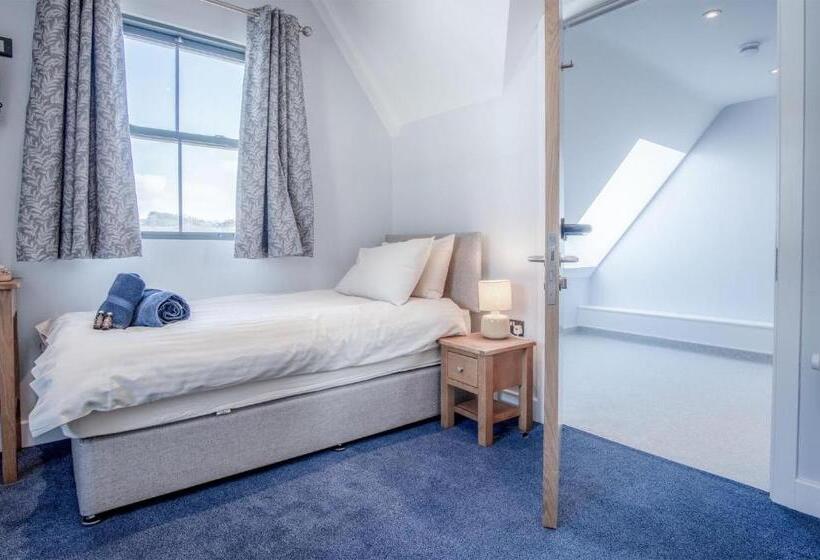 ホテル Ocean Cabins No 10 At The Square Saundersfoot