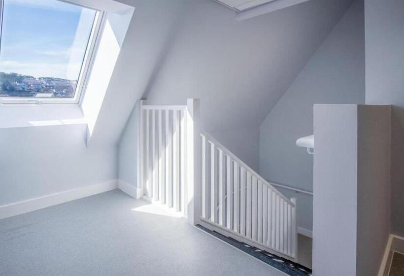 ホテル Ocean Cabins No 10 At The Square Saundersfoot