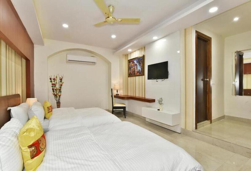 ホテル Pinaz Royale