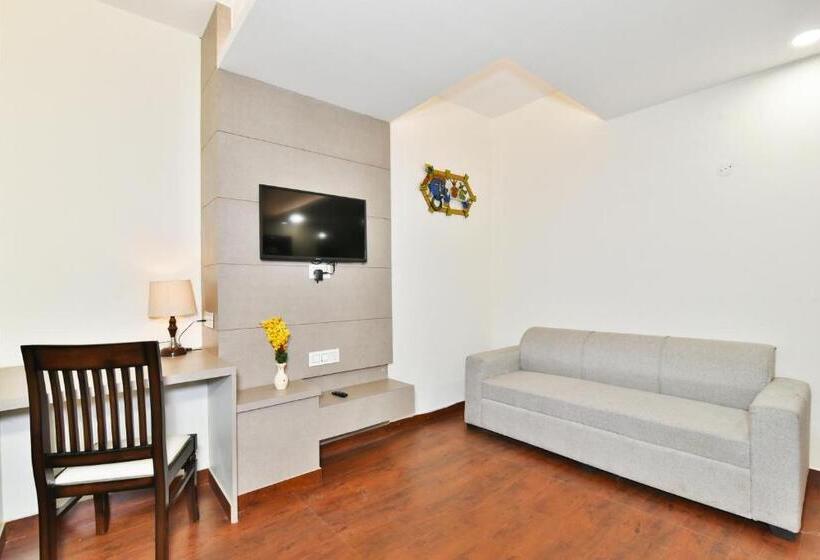 ホテル Pinaz Royale