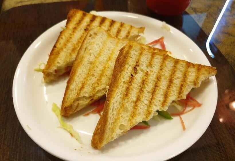 ホテル Pinaz Royale