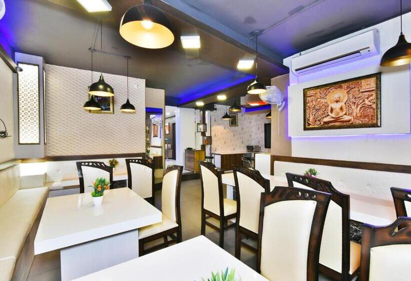 ホテル Pinaz Royale