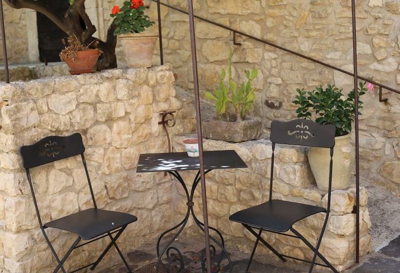 בית מלון כפרי Masseria Fortificata Lo Zafferaneto