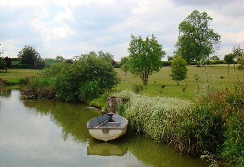 田舎風ホテル Suffolk Retreats For Up To 24 Guests With Hot Tub