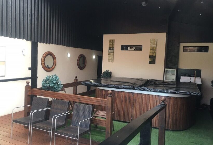 田舎風ホテル Suffolk Retreats For Up To 24 Guests With Hot Tub