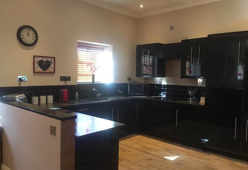 田舎風ホテル Suffolk Retreats For Up To 24 Guests With Hot Tub