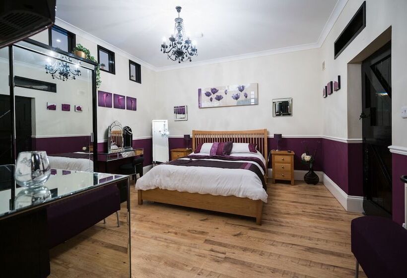 田舎風ホテル Suffolk Retreats For Up To 24 Guests With Hot Tub