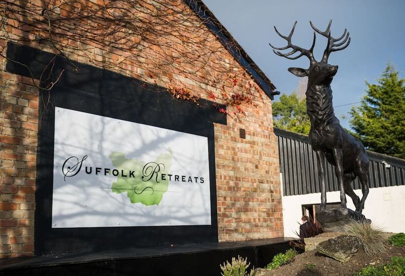 田舎風ホテル Suffolk Retreats For Up To 24 Guests With Hot Tub