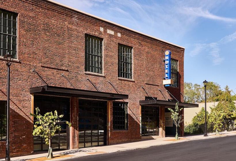 فندق The Radical