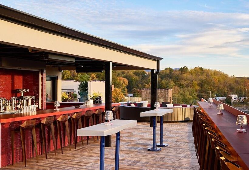 فندق The Radical