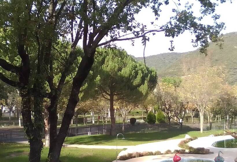 Отель Wecamp Pirineos