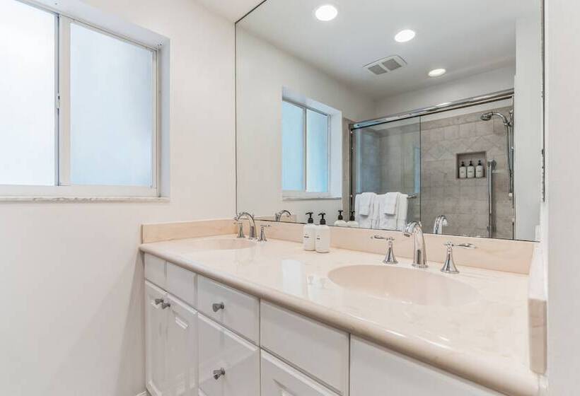 Kasa Mariposa Fort Lauderdale