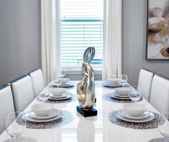 Magical Themed Villa In Windsor Isalnd