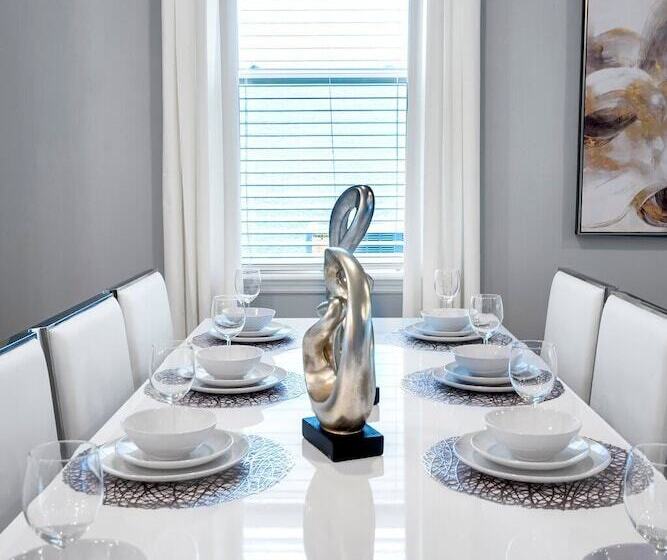 Magical Themed Villa In Windsor Isalnd