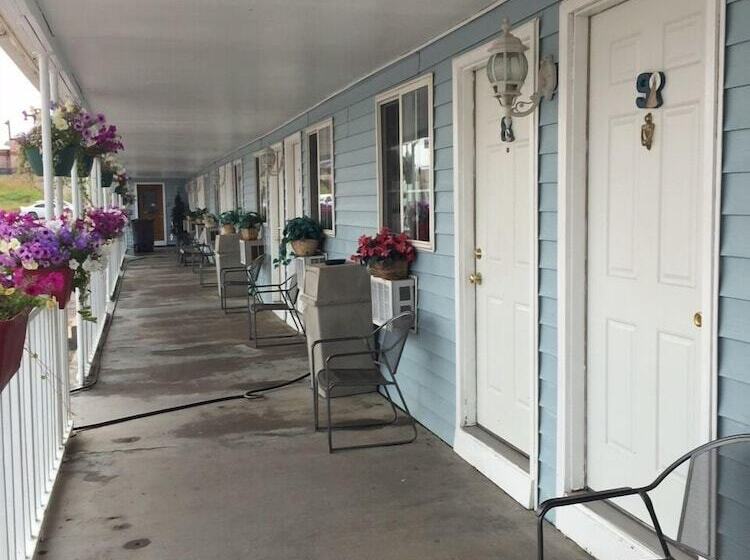 מוטל Going To The Sun Inn & Suites