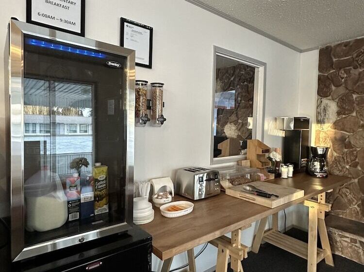 فندق على الطريق Howard Johnson By Wyndham Edson