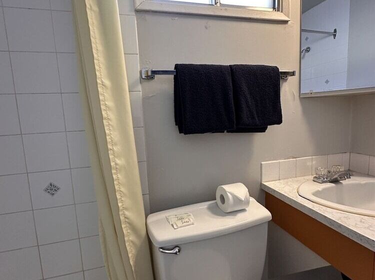 فندق على الطريق Howard Johnson By Wyndham Edson