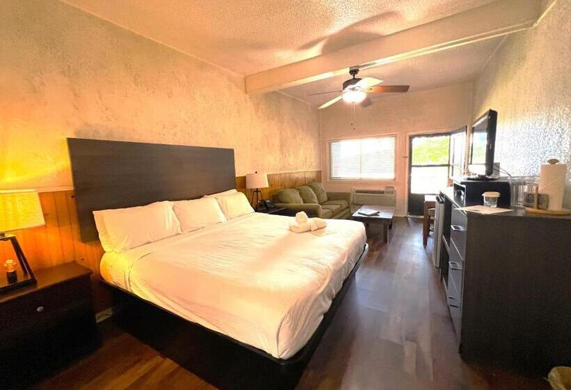 Mountain Harbor King Guest Room On Lake Ouachita By Redawning