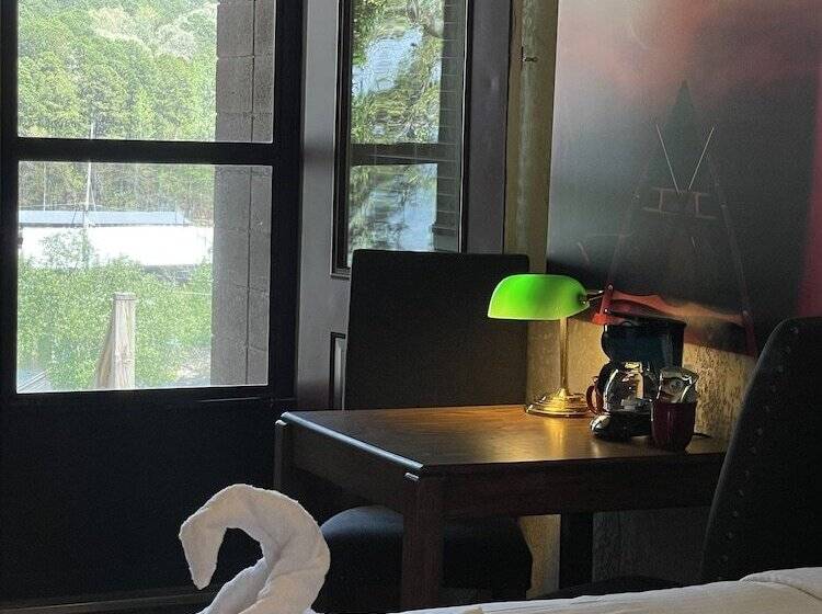 Mountain Harbor King Guest Room On Lake Ouachita By Redawning