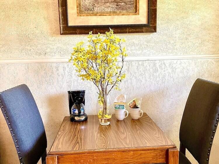 Mountain Harbor King Guest Room On Lake Ouachita By Redawning