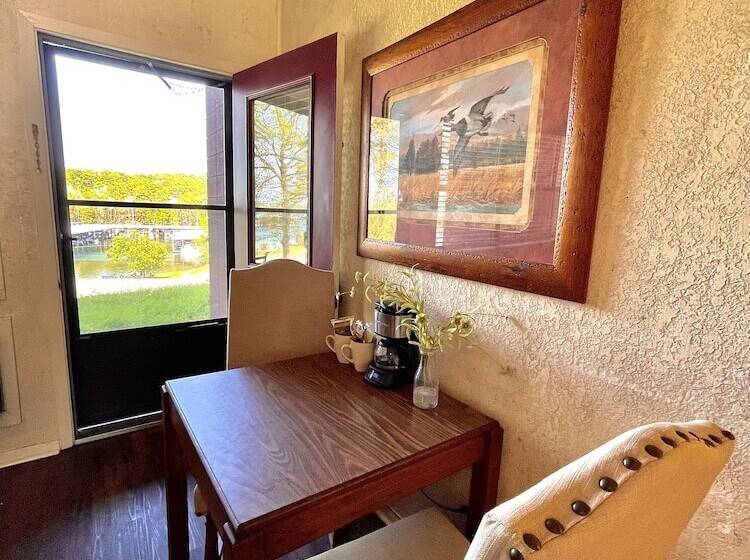 Mountain Harbor King Guest Room On Lake Ouachita By Redawning