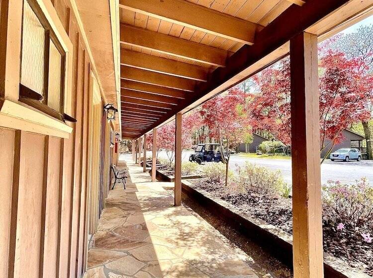 Mountain Harbor King Guest Room On Lake Ouachita By Redawning