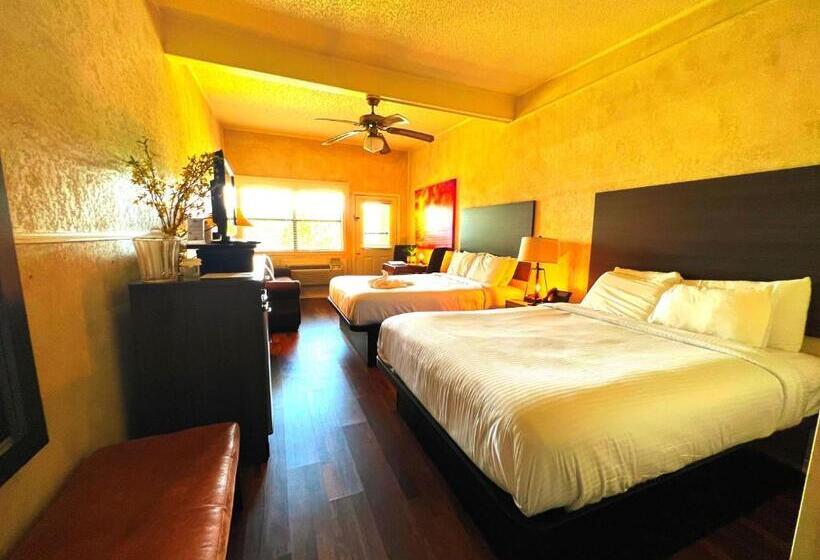 Mountain Harbor Queen Guest Room On Lake Ouachita