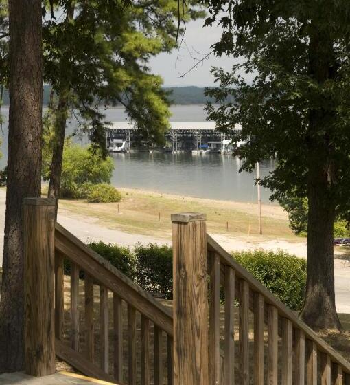 Mountain Harbor Queen Guest Room On Lake Ouachita By Redawning