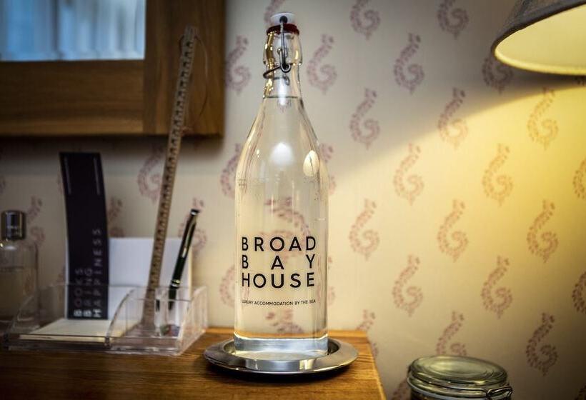 Пансион Broad Bay House