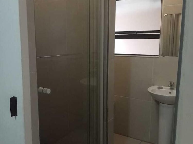 بنسيون Emampingeni Lodge